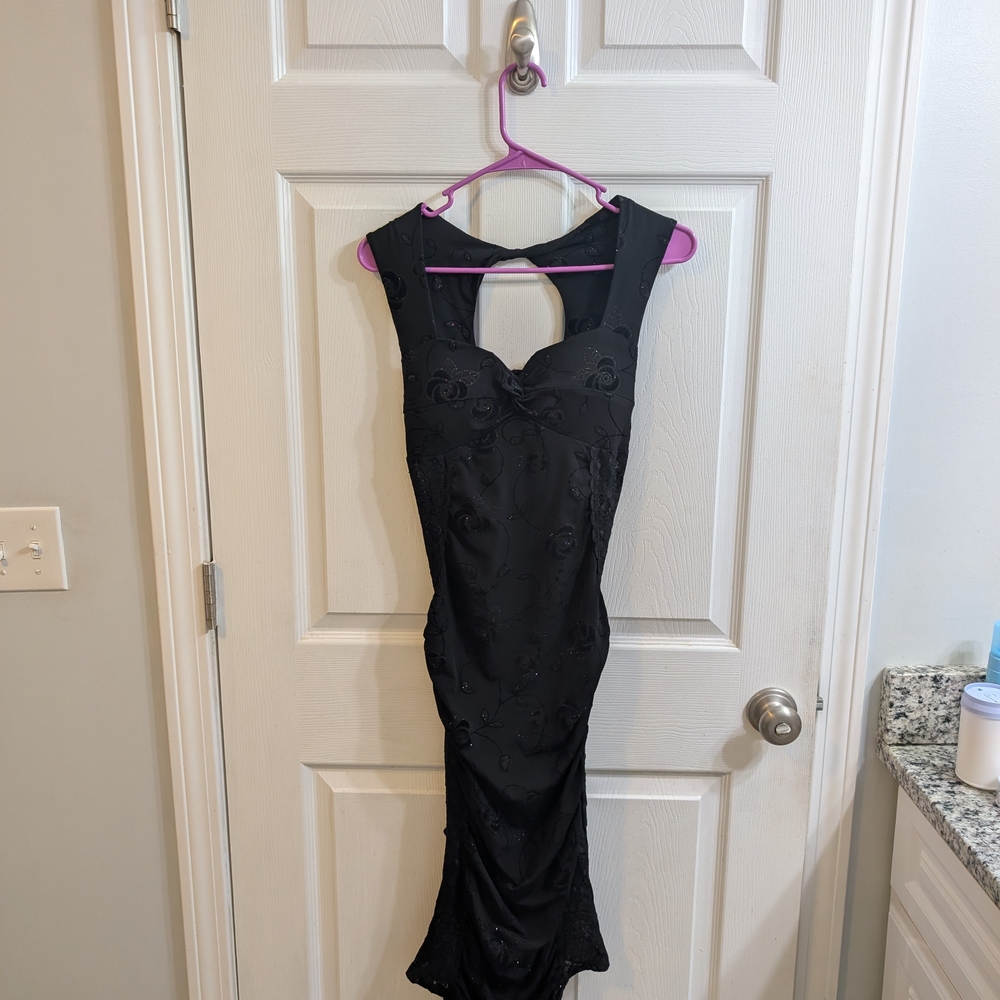 YNES Black Bodycon Ruched‎ Dress With Lace And Floral Embellishments - Size S